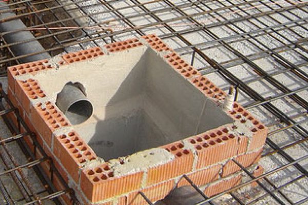 ¿Cómo se desatasca una arqueta?