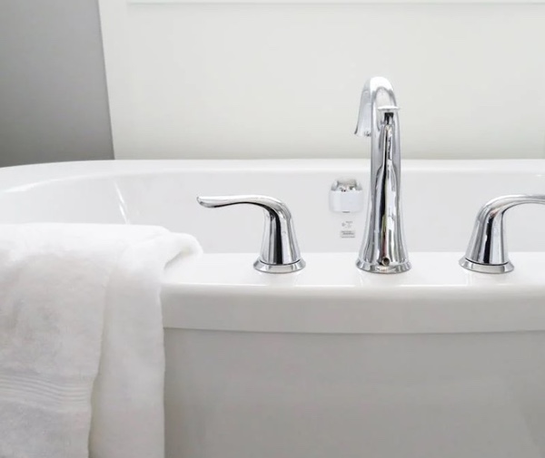 Cómo desatascar una bañera