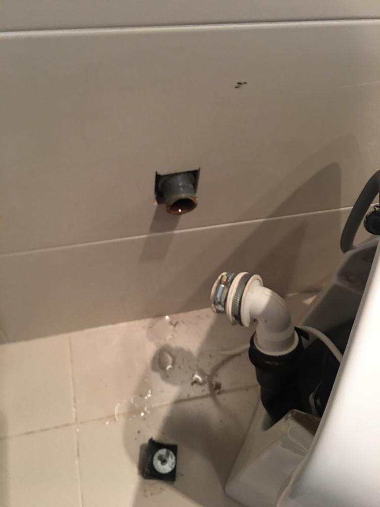 Desatasco de tubería WC Sanitrit en Barcelona