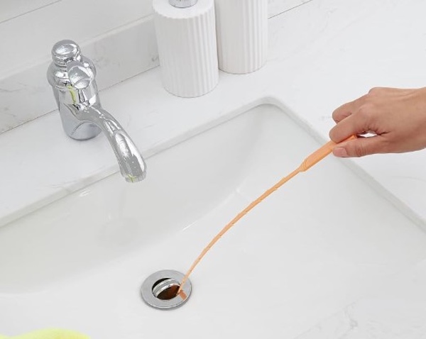 Trucos para desatascar un lavabo o ayuda profesional